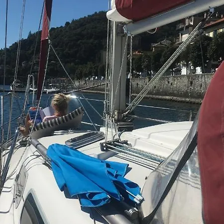 Barca A Vela Sul Lago Maggiore *
