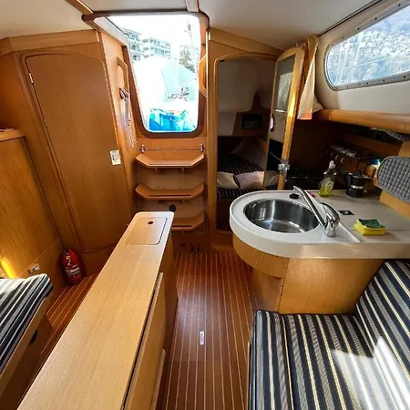 Barca A Vela Sul Lago Maggiore Botel *